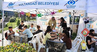 Çocuklar Sultangazi Kitap Kafe etkinliklerinde hem öğrenip hem eğleniyor