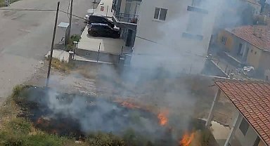 Çocukların maytapla çıkardığı ot yangını kamerada