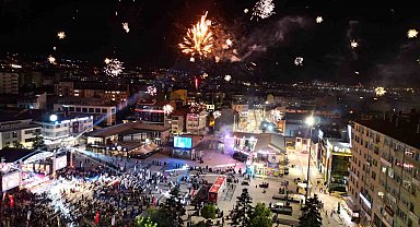 Çorum'da festival coşkusu havai fişek gösterisiyle zirveye çıktı