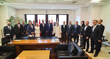 Cumhurbaşkanı Erdoğan, AK Parti İstanbul İl Başkanlığını ziyaret etti