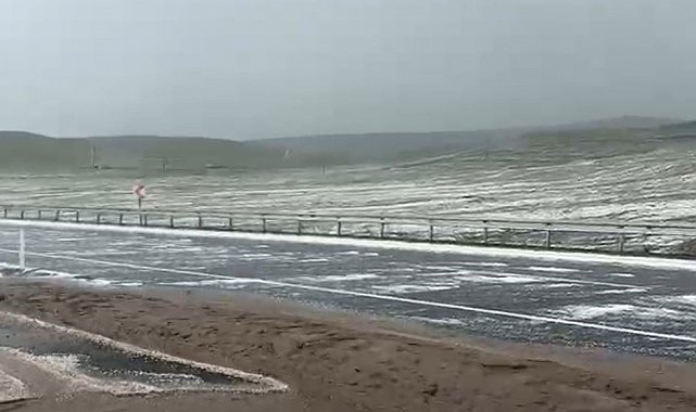 Dağlar beyaza büründü, yol ulaşıma kapandı
