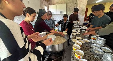Damal'da Aşure lokması programı