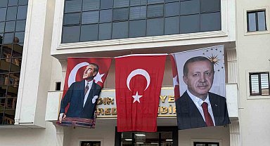 DEM Partili Iğdır Belediyesi binasına Cumhurbaşkanı Erdoğan'ın posteri asıldı