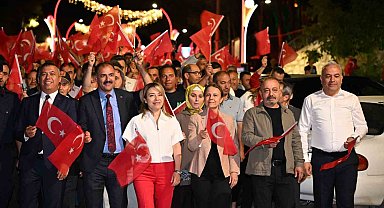 Demirci'de demokrasi nöbetinde kahramanlık türküleri yankılandı