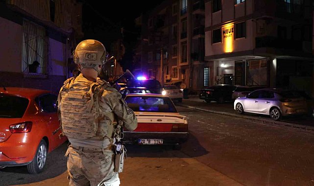 Denizli'de 53 yılla aranan 2 firari JASAT'ın sıkı takibinden kaçamadı
