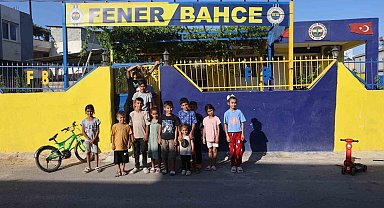 Depremde evi yıkıldı, yeni evini satın aldıktan sonra ilk işi Fenerbahçe aşkını yaşatmak oldu