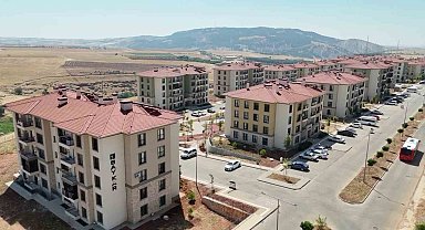 Depremzedelerden Baykar konutlarına tam not