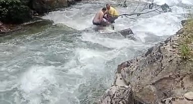 Dereye düşen turstin cansız bedenine ulaşıldı, arkadaşı kurtarıldı