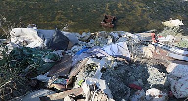 Dereye kamyon dolusu atık malzeme döktüler: Doğa katliamı kameraya yansıdı