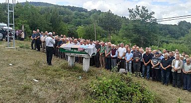 Devrek'te kaza sonrası yanan otomobilde ölen sürücü toprağa verildi
