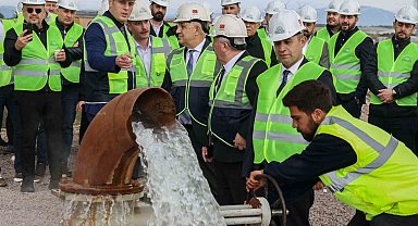 Dikili Jeotermal Isıtmalı Sera Organize Tarım Bölgesi'nde ilk ruhsatlar yatırımcılara teslim edildi