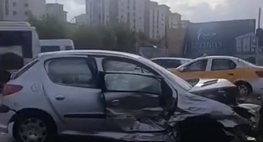 Diyarbakır'da iki otomobil çarpıştı: 3 yaralı