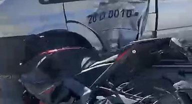 Dolmuşa yandan çarpan motosikletin sürücüsü yaralandı