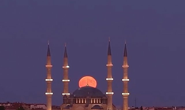 Dolunay, Selimiye Camii ile aynı karede