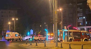 Dönel kavşakta araç takla attı, sürücü firar etti