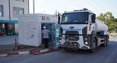 Duraklarda temizlik ve yıkama çalışması yapıldı