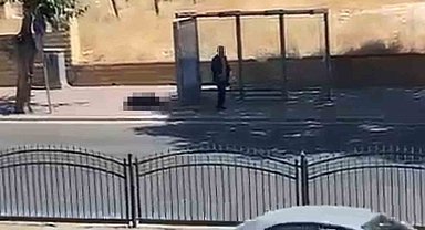 Durakta bekleyen eşini silahla vurdu