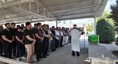 Düzce'de kocası tarafından öldürülen kadın son yolculuğuna uğurlandı