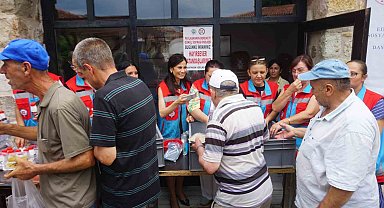 Edirne'de kurulan gönül sofrasında dayanışma örneği