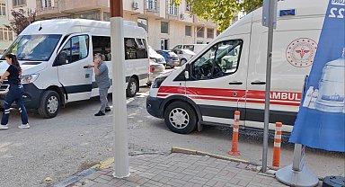 Edirne'de minibüsle çarpışan motosikletli yaralandı: Kaza anı kamerada