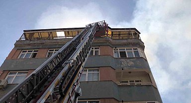 Elazığ'da 5 katlı binanın çatısında yangın: 1 kişi dumandan etkilendi