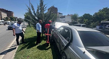 Elazığ'da beton mikseriyle otomobil çarpıştı: 3 yaralı
