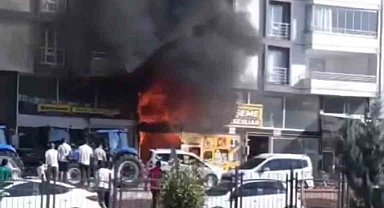 Elazığ'da iş yeri alevlere teslim oldu