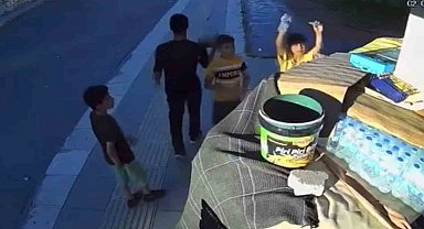 Elazığ'da kapalı büfeden su alan gençlerin dürüstlüğü esnafı duygulandırdı