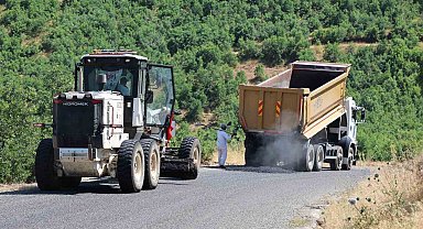 Elazığ'ın köy yollarında iyileştirme çalışmaları sürüyor