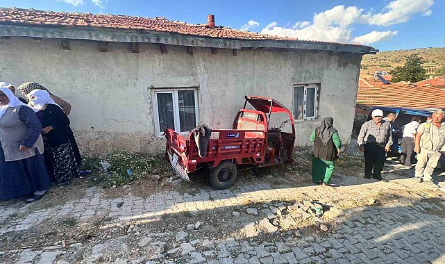 Elektrikli motosiklet duvara çarptı: 6 yaralı