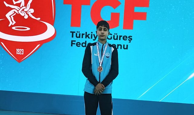 Eleşkirtli Berat Çelik minderde Türkiye şampiyonu oldu