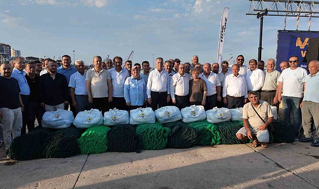 Erdemli'de balıkçılara ekipman desteği