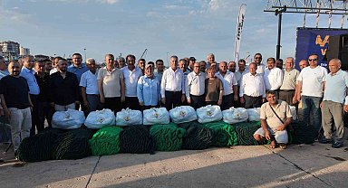 Erdemli'de balıkçılara ekipman desteği