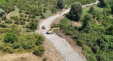 Erenler'de kırsal mahallelerde üstyapı ve yol çalışmaları sürüyor