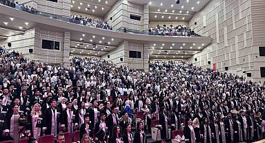 ERÜ İletişim Fakültesi 20. dönem mezunlarını verdi