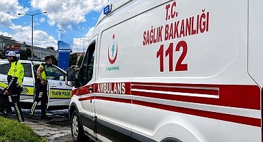 Erzincan-Erzurum karayolunda minibüs devrildi, 15 kişi yaralandı