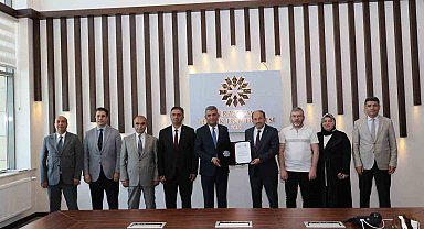 Erzurum Lisesinin köklü tarihi bilimsel bir eserle geleceğe taşınıyor