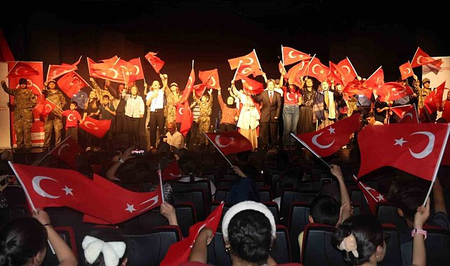 Erzurum'da çocuklar "15 Temmuz Destanı"nı sahneye taşıdı
