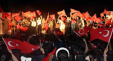 Erzurum'da çocuklar "15 Temmuz Destanı"nı sahneye taşıdı