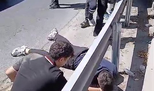 Esenler'de virajı alamayan motosiklet bariyerlere çarparak devrildi: 1 yaralı