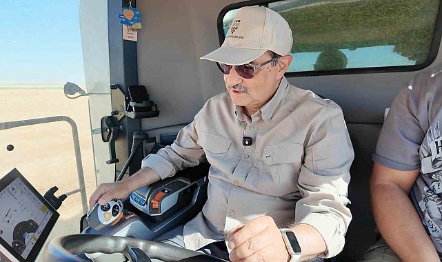 Eski Enerji ve Tabii Kaynaklar Bakanı Dönmez buğday hasadında katıldı