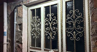 Eskişehir'de aile içi kavgada evinin camlarını kıran şahıs aracıyla kaçtı