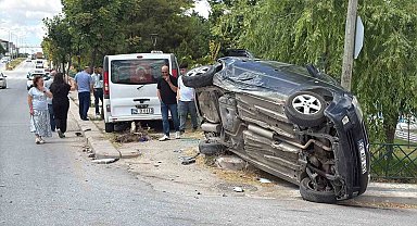 Eskişehir'de dolmuşun çarptığı otomobil yan yattı: 8 yaralı