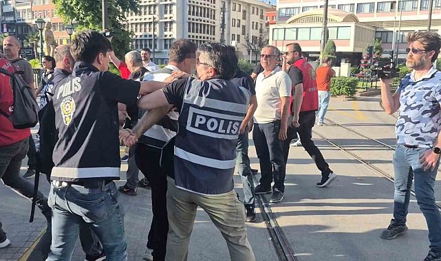 Eskişehir'de izinsiz eylem yapan gruba polis müdahale etti: 35 gözaltı