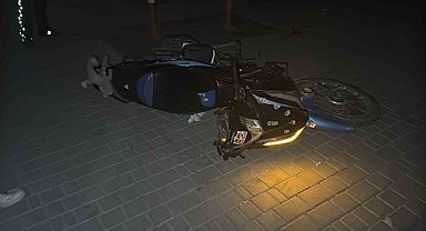 Eskişehir'de polisten kaçan motosikletli kaza yaptı