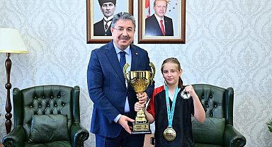 Eskişehir'in gururu Asel Özdalgın, Vali Erdinç Yılmaz'ı ziyaret etti