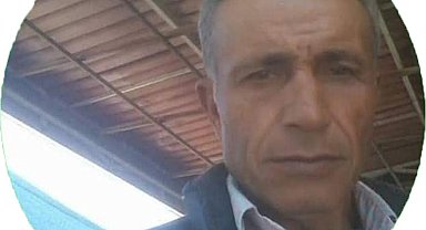 Etrafa yayılan kötü koku üzerine eve giren ekipler yalnız yaşayan adamın cesedi ile karşılaştı