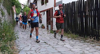 Farklı ülkelerden sporcular Safranbolu'nun tarihi sokaklarında yarışıyor