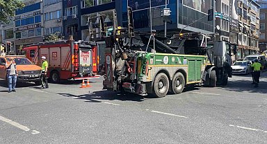 Fatih'te İETT otobüsü ile ambulans çarpıştı: 5 yaralı