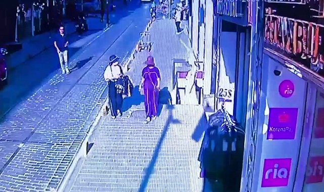 Fatih'te kadın turistlerin cüzdanını çaldılar: Çocuk şüphelilerin suç dosyası kabarık çıktı